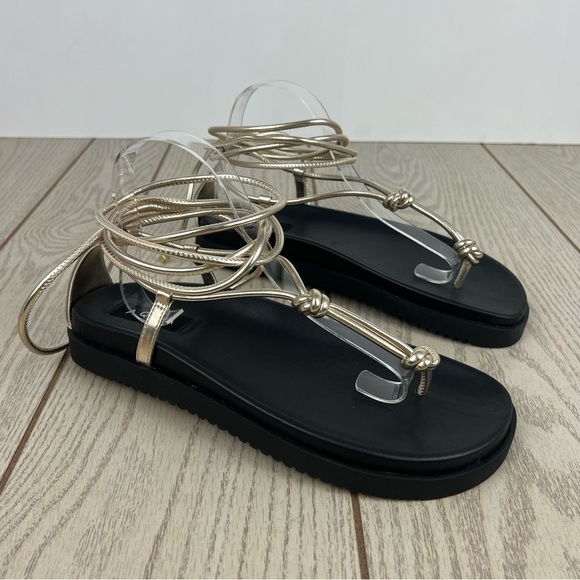 Aqua Muse Women's Strappy Ankle Tie Thong Sandals 10 Gold $100 - Picture 1 of 7